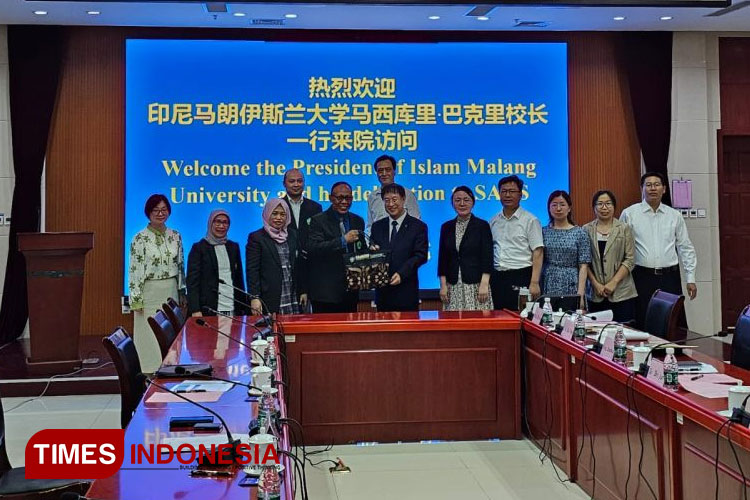 Rektor Unisma Malang, Prof. Dr. H. Maskuri, M.Si beserta jajarannya disambut hangat oleh Bapak Li Ciangdong selaku President of SAAS dan Bapak Xu Shaojian selaku Direktur International Cooperation Departement of SAAS. (FOTO: AJP TIMES Indonesia)