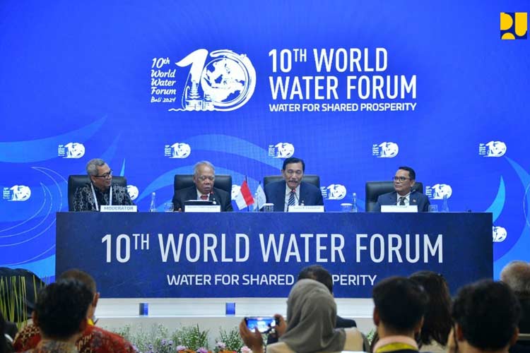 Menteri PUPR RI Basuki Hadimuljono bersama Menteri HK Siti Nurbaya saat  memimpin sesi Pertemuan Tingkat Menteri Hari Kedua World Water Forum ke-10, Selasa (21/5).  (FOTO: Biro Komunikasi Publik Kementerian PUPR RI)