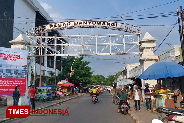 Pintu masuk Pasar Banyuwangi Kota yang akan direvitalisasi. (Foto: Fazar Dimas/TIMES Indonesia).