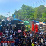 Demo Sound Horeg di Banyuwangi Bikin Dagangan Berhamburan, Anak Balita Pedagang Pun Sampai Tertimpa Dagangan