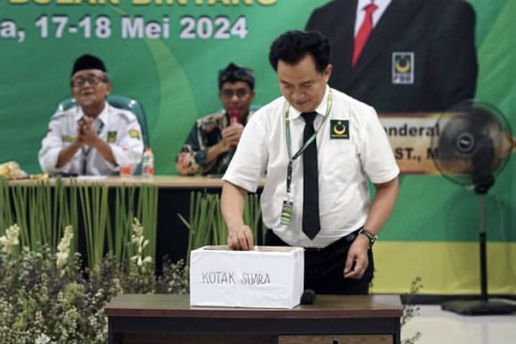 Mantan Ketua Umum Partai Bulan Bintang (PBB), Yusril Ihza Mahendra saat sidang Musyawarah Dewan Partai (MDP), Sabtu (18/5/2024). (FOTO: Instagram Yusril Ihza)