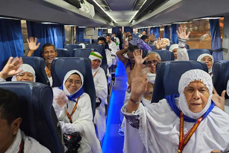 Jemaah Haji Indonesia Gelombang Dua Tiba di Jeddah