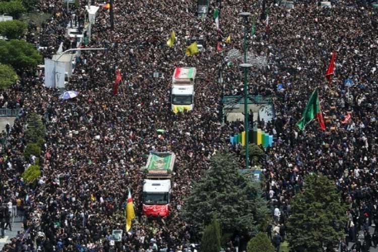 Masyarakat Teheran berkumpul dalam jumlah besar untuk berpartisipasi dalam upacara pemakaman mendiang Presiden Ebrahim Raeisi dan Menteri Luar Negeri Hossein Amir Abdollahian. (FOTO: Tehran Times)