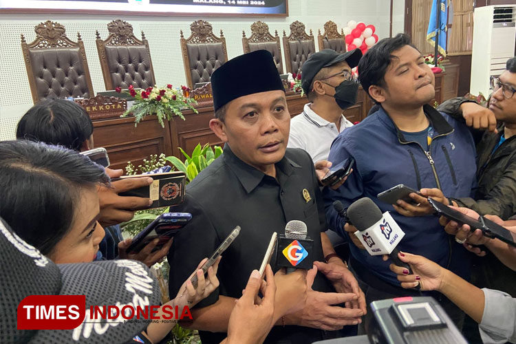 Ketua DPRD Kota Malang I Made Riandiana Kartika saat ditemui awak media. (FOTO: Rizky Kurniawan Pratama/TIMES Indonesia)