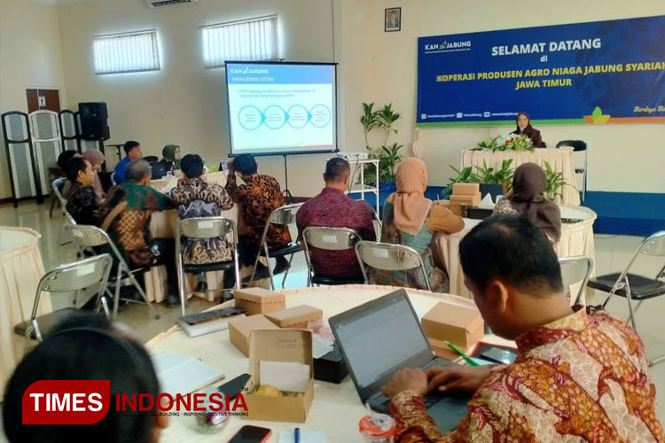 Sesi presentasi profile PT Jaring Abadi Retailindo dan treding term sebagai langkah awal sinergi program bersama supplier di tahun 2024 ( foto dokumen KAN Jabung)