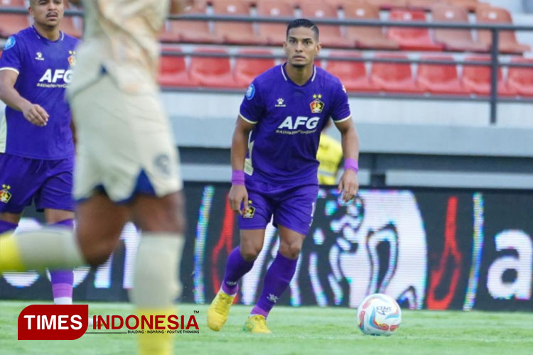 Renan Silva saat bermain bersama Persik Kediri. (FOTO: Yobby/TIMES Indonesia) 