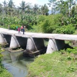 Pondasi Rusak Tergerus Banjir, Bupati Malang Tangani Jembatan Kondang Kutuk Lebakharjo