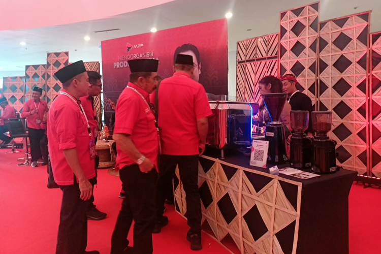 Para kader PDIP hadir dalam pembukaan Rakernas V di Beach City International Stadium Ancol, Jakarta Utara. (FOTO: dok PDIP)