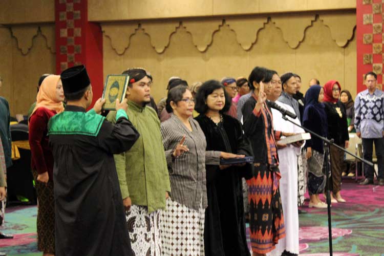 Bawaslu Kecamatan Sleman menetapkan 17 perempuan yang dilantik sebagai Panwaslu Kecamatan pada Sabtu (25/5/2024) di Grand Mercure Yogyakarta.