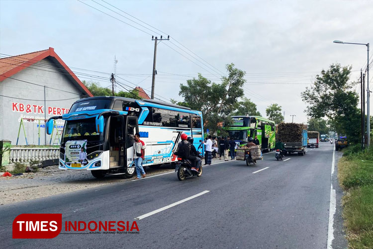 8-Bus-rombongan-ziarah.jpg