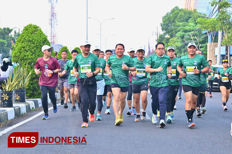 Pangdam V/Brawijaya, Mayjen TNI Rafael Granada Baay saat mengikuti Surabaya Medic Air Run 2024 di Kampus A Fakultas Kedokteran Universitas Airlangga. (FOTO: Pendam V Brawijaya for TIMES Indonesia)