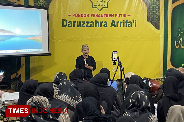 Kak Fai saat berada di Ponpes Daruzzahra Arrifa’i Kota Malang. (Foto: Rizky Kurniawan Pratama/TIMES Indonesia)
