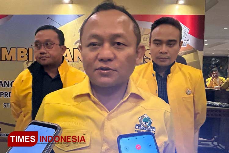 Ktua Golkar Jatim Sarmuji usai acara Bimtek Pendalaman Tugas Anggota Fraksi Golkar di Hotel Shangri-La Surabaya, Minggu (26/5/2024) malam.(Foto: Lely Yuana/TIMES Indonesia)