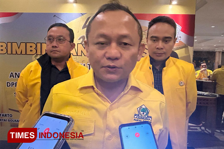 Ketua Golkar Jatim M Sarmuji usai Bimtek Pendalaman Tugas Anggota Fraksi Golkar dan Strategi Pemenangan Pilkada Serentak di Hotel Shangri-La Surabaya, Minggu (26/5/2024) malam. (FOTO: Lely Yuana/TIMES Indonesia)