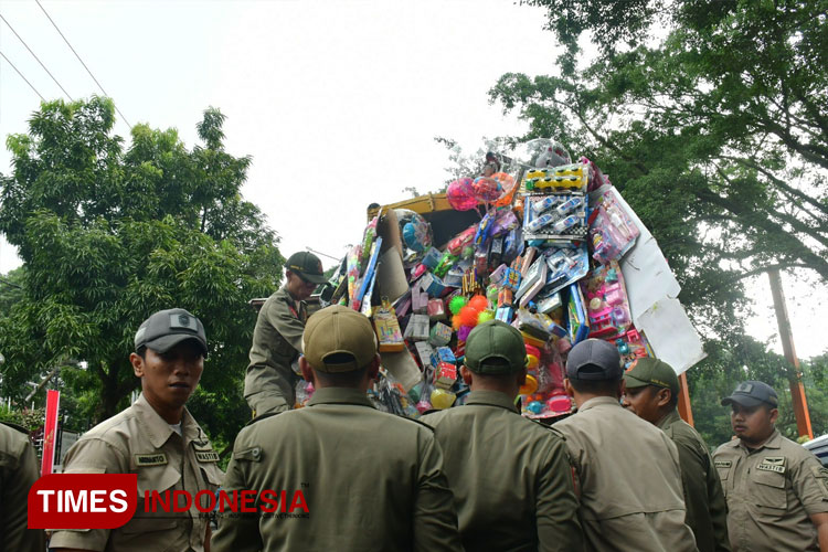 PKL-oleh-Satpol-PP-3.jpg