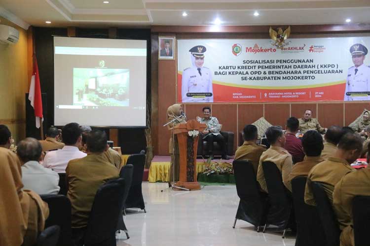 Ratusan pejabat Pemkab Mojokerto ketika mendapat sosialisasi penggunaan KKPD untuk efektivitas belanja daerah. (FOTO: Dok. TIMES Indonesia)
