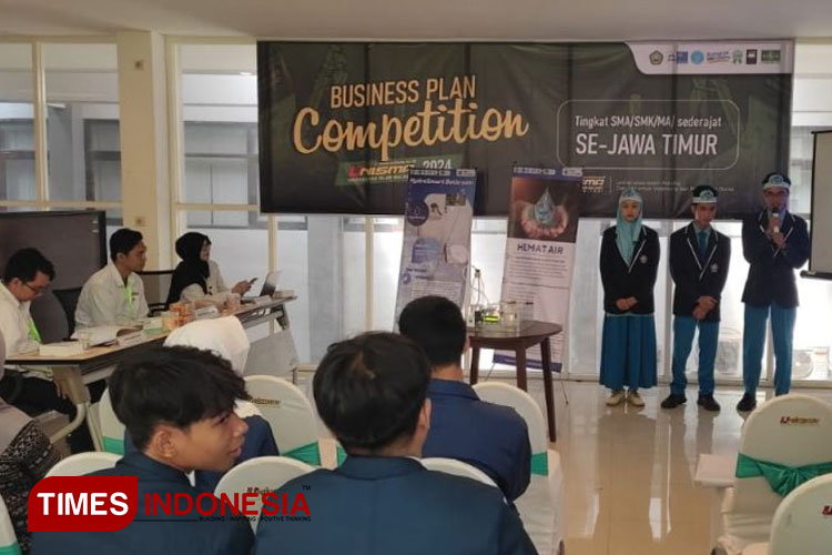 Presentasi proposal ide bisnis di hadapan dewan juri Business Plan Competition Unisma 2024. (FOTO: AJP TIMES Indonesia)