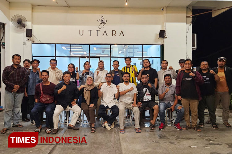 Pembicara dan wartawan merupakan peserta diskusi RUU penyiaran di Bontang. (FOTO: Kusnadi/TIMES Indonesia)