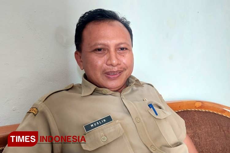Sekdin Lingkungan Hidup Muslih saat wawancara soal anggaran. (Foto: Rojihan/TIMES Indonesia)