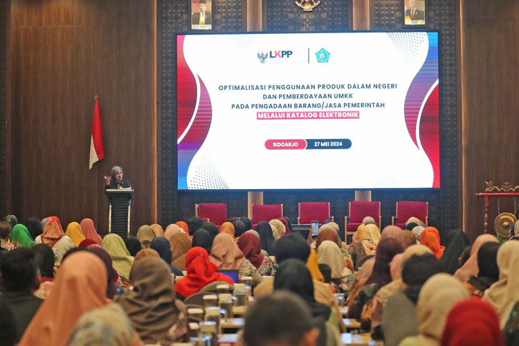 Anggota-Komisi-XI-DPR-RI-Indah-Kurnia1eae5764bcca9452.jpg