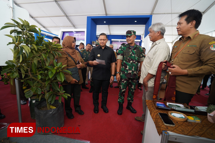 Pj Wali Kota Batu, Aries Agung Paewai saat membuka BFF tahun 2024 yang diikuti dunia usaha, pemerintahan dan olahraga. (Muhammad Dhani Rahman/TIMES Indonesia)