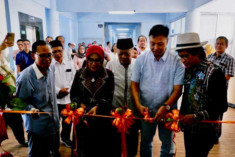 Fikom Unitomo Renovasi Ruang Kuliah, Lebih Modern, Nyaman dan Segar