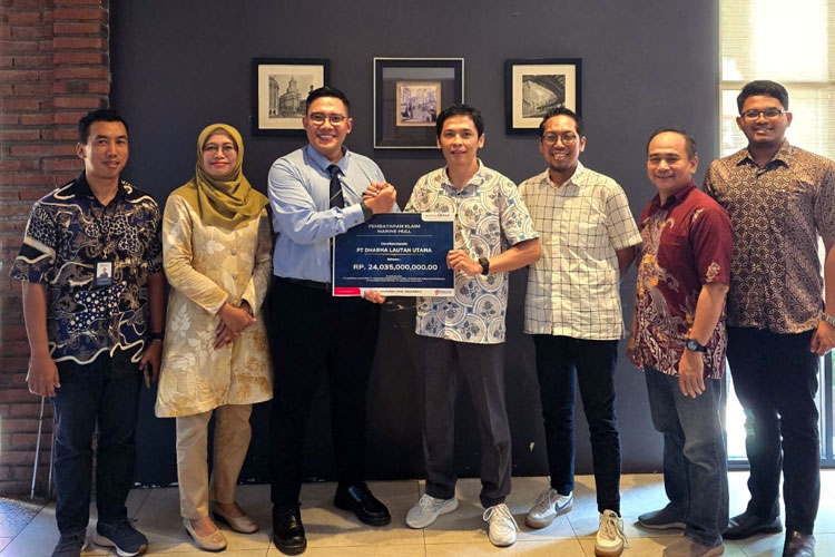 Asuransi Asei Surabaya Resmi Bayarkan Klaim Kecelakaan Kapal Milik Dharma Lautan Utama