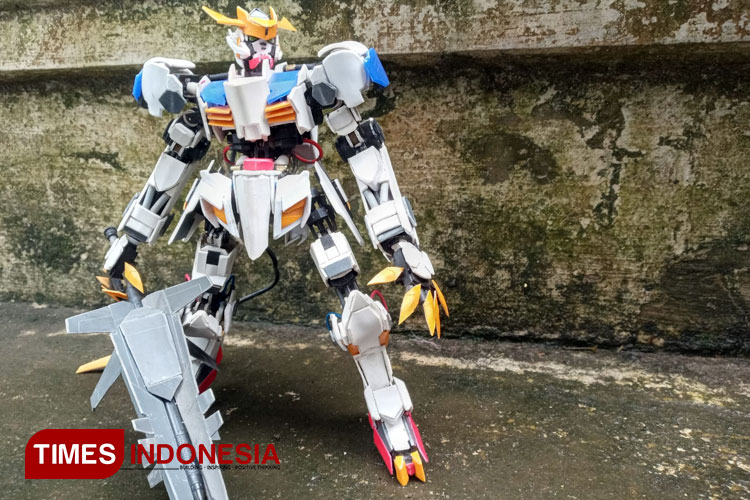 Berbagai macam replika robot hasil karya Saroji. (Foto: Ragil/TIMES Indonesia)