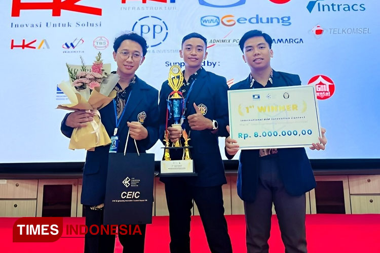 3 Mahasiswa Teknik Sipil Politeknik Negeri Malang meraih juara 1 Kejuaraan BIM Internasional di UniversitasDiponegoro tahun 2024, Minggu (5/5/2024). (FOTO: Politeknik Negeri Malang/TIMES Indonesia)
