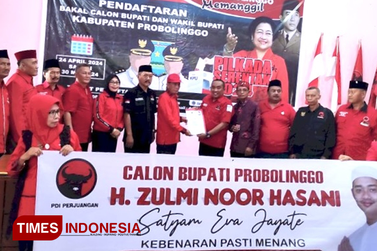 Ketua delegasi Nur Ali Husin, didampingi PAC PDIP se-Kabupaten Probolinggo. (Foto: Nur Ali for TIMES Indonesia)