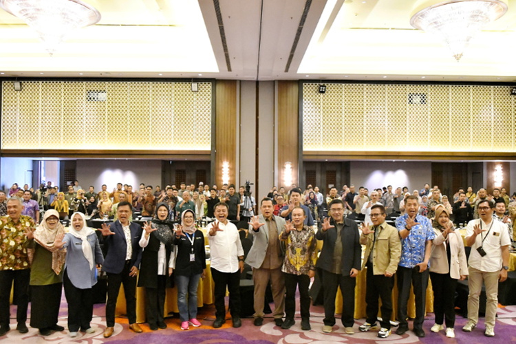 Sekretaris Daerah Provinsi Jawa Barat Herman Suryatman membuka kegiatan Pendampingan Evaluasi Sistem Pemerintahan Berbasis Elektronik Tahun 2024 di Hotel Mercure Setiabudi, Kota Bandung, Selasa (28/5/2024).(Foto: Biro Adpim Jabar)