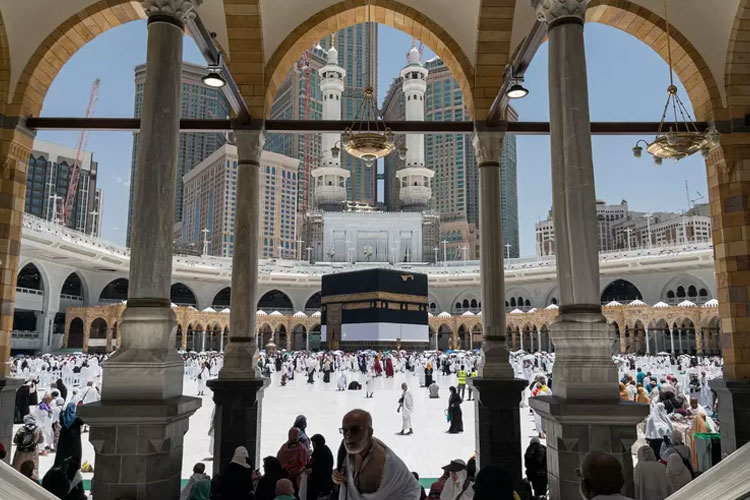Pengangkatan Kiswah Kabbah, Tanda Dimulainya Musim Haji 2024