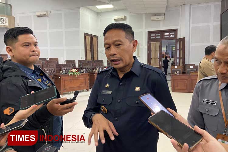 Pj Wali Kota Malang, Wahyu Hidayat saat ditemui di gedung DPRD Kota Malang. (Foto: Rizky Kurniawan Pratama/TIMES Indonesia)