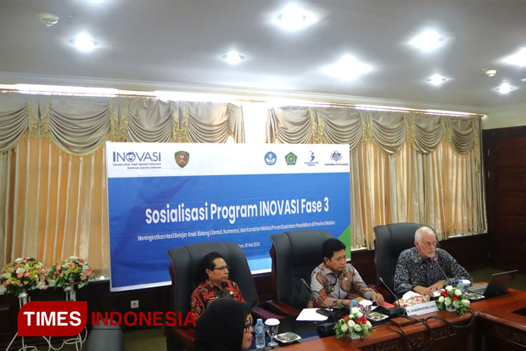 Penjabat Gubernur Maluku Sadali Ie membuka Sosialisasi Program Inovasi Fase 3 di Ruang Rapat Lantai 6 Kantor Gubernur Maluku. (FOTO: Diskominfo Maluku for TIMES Indonesia)