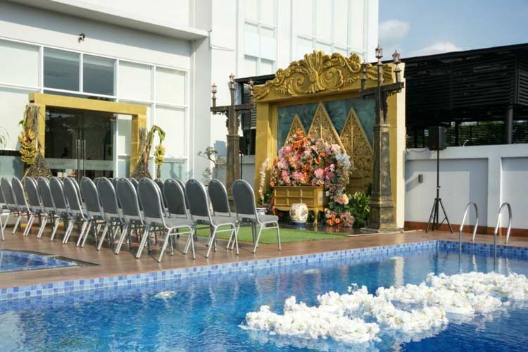 Poolside Wedding Favehotel Kediri, Ciptakan Momen Romantis Penuh Kesan  