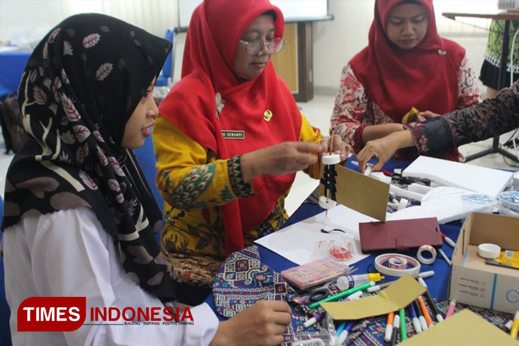 Peserta workshop luring “STEM For Sustainable Education” di ruang pertemuan Lab. Terpadu UNIPMA. (Foto: Humas UNIPMA for TIMES Indonesia)
