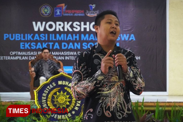 Abdul Jalil saat memberikan materi.