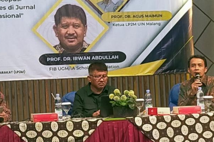 Prof Irwan Abdulloh saat menjadi pemateri dalam workshop yang digelar di UIN Malang, Jumat (31/5/2024). (Foto: Humas UIN Malang)