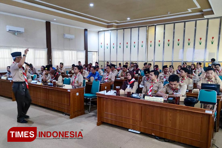 Peserta Bimtek Peningkatan Pengelolaan Aministrasi Kwartir menerima materi dari narasumber di Aula Merpati Kantor BKD Karanganyar, Sabtu (1/6/2024). (FOTO: Kwarcab Karanganyar) 
