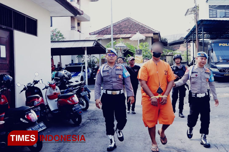 Pelaku pemalsuan STNK berhasil diamankan Satreskrim Polres Klungkung. (FOTO: Humas Polda Bali for TIMES Indonesia)