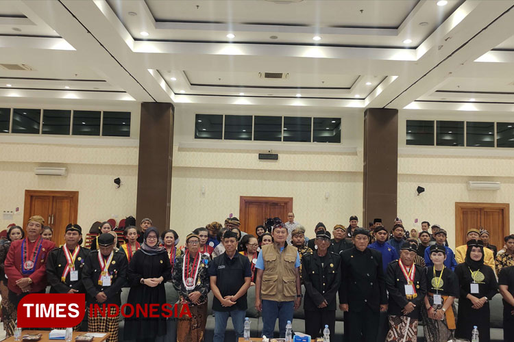 Bupati Lamongan Yuhronur Efendi membuka Lomba Nembang Macapat di di Gedung Pemkab Lamongan Aula Gajah Mada Lantai 7, Sabtu (1/6/2024). (FOTO: Moch. Nuril Huda/TIMES Indonesia)