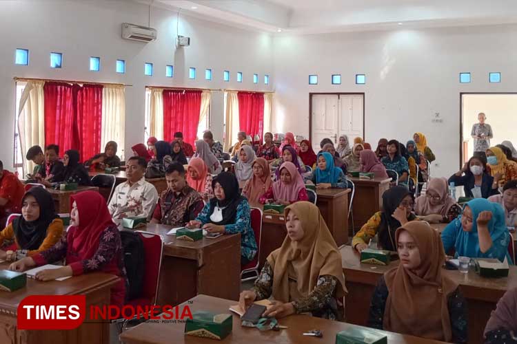 Ratusan Guru SD saat mengikuti peningkatan SDM terkait Kurikulum Merdeka. (Foto: Hermanto/TIMES Indonesia)