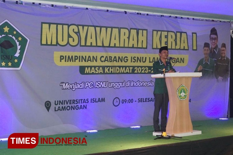 Muhammad Hafidh Nashrullah, S.E., M.M. saat menyampaikan sambutan di acara Musyawarah Kerja I PC ISNU Lamongan yang berlangsung di gedung Pascasarjana Universitas Islam Lamongan. Sabtu (1/6/2024). (FOTO: AJP TIMES Indonesia)