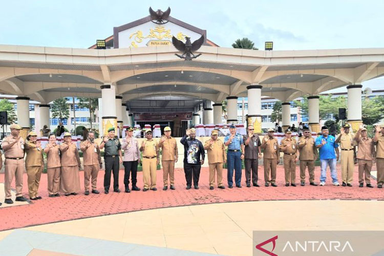 Pemerintah Provinsi Papua Barat mencanangkan penanganan prevalensi stunting tahun 2024 secara serentak di Manokwari, Senin. (ANTARA/Fransiskus Salu Weking)