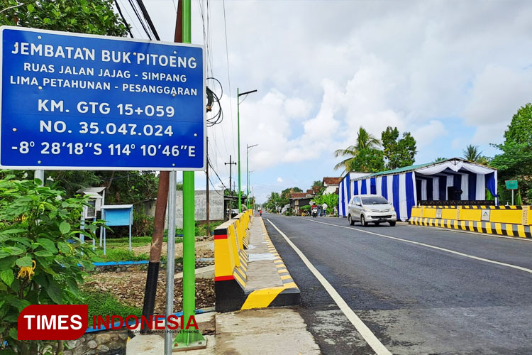 meresmikan-jembatan-Buk-Pitoeng-3.jpg