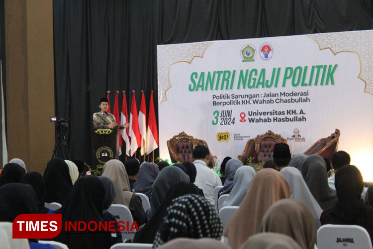 Deputi I Bidang Pemberdayaan Pemuda, Prof. Dr. H.M. Asrorun Ni'am Sholeh, M.A., saat menyampaikan sambutan di Santri Ngaji Politik.