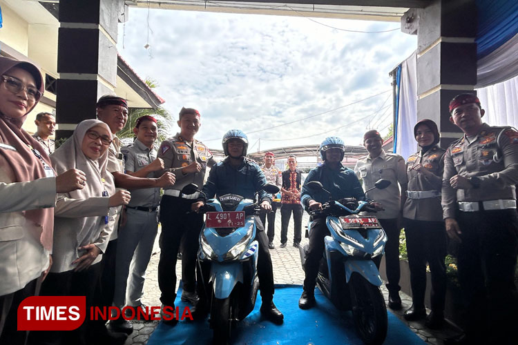Peluncuran Motor Samsat Dulur Surabaya Utara di Kantor Samsat Surabaya Utara, Kenjeran, Selasa (4/6/2024).(Foto: Lely Yuana/TIMES Indonesia)