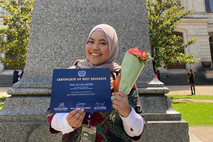 Mahasiswi dari Prodi HI UB, Putri Alyaa Safira yang berhasil menyabet prestasi internasional pada Lyon MUN di Prancis. (Foto: Humas FISIP UB for TIMES Indonesia)