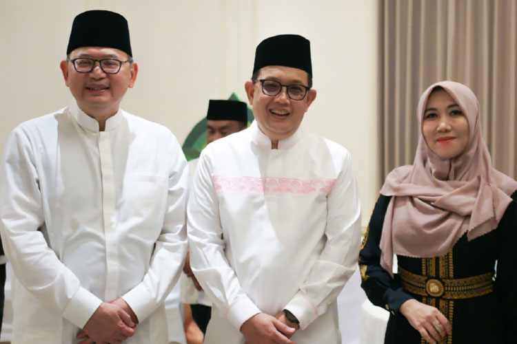 Gubernur-Adhy-Karyono-a.jpg