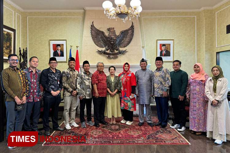 Rektor-Unuja-Probolinggo-a.jpg